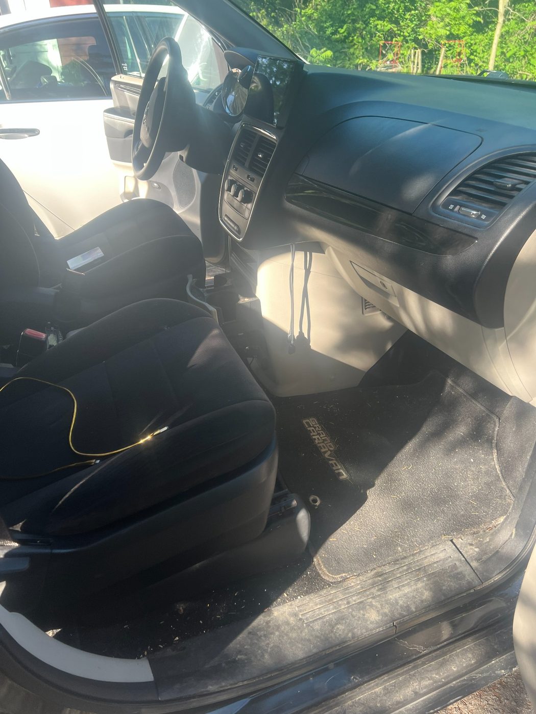 Dodge Grand Caravan avant nettoyage